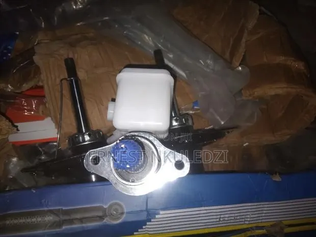 Toyota Yaris Brake Pot · Photo 1