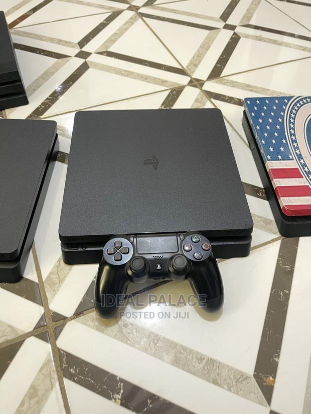 10 Games Installed On Playstation 4 Slim · Photo 1