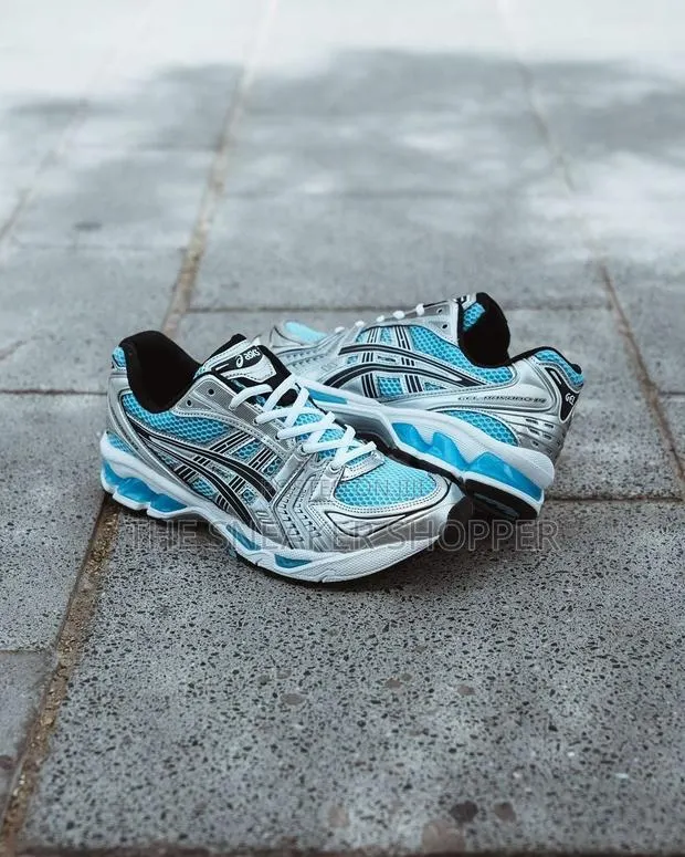 Asics Sea Blue and White Color · Photo 1