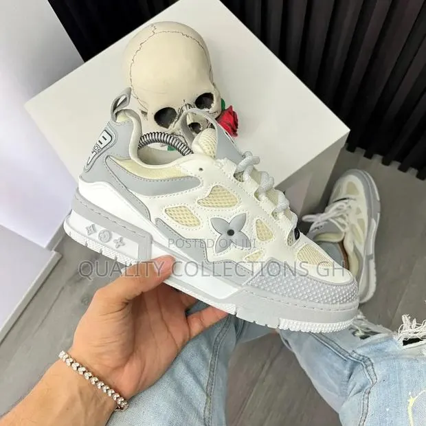 Louis Vuitton White · Photo 1
