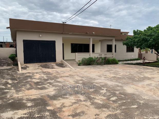 Excellent 3bedrooms Self Compound House · Photo 2
