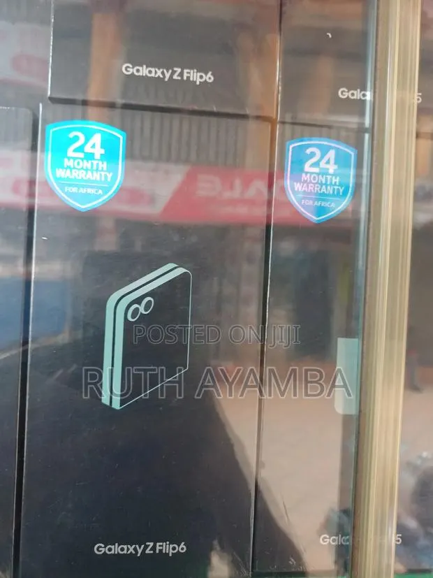 New Samsung Galaxy Z Flip6 256 GB Black · Photo 1
