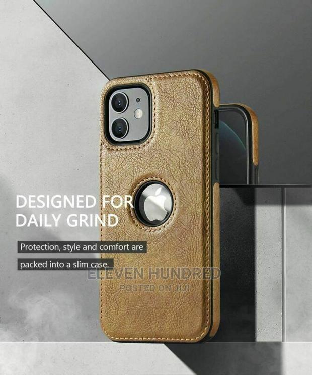 iPhone 13 Leather and Tpu Cover · Photo 2