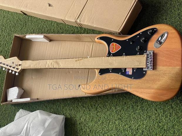 Fender Lead Guitar - Wood Color · Photo 1