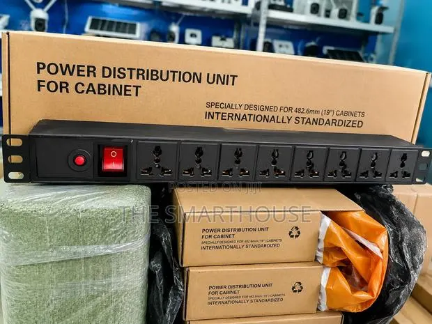 8-Way Cabinet Power Distribution Unit (PDU) · Photo 1