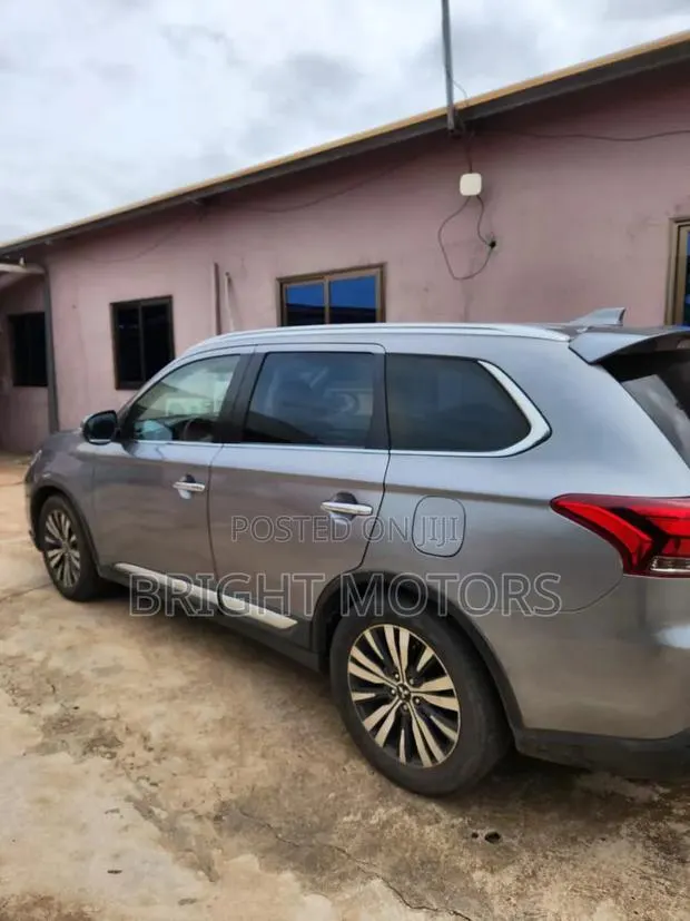Mitsubishi Outlander LE FWD 2019 Burgundy · Photo 4