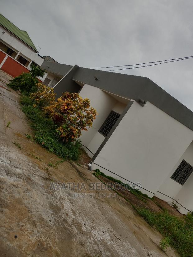 4bdrm House in Ayathar Bedroom, First Junction for Rent · Photo 1