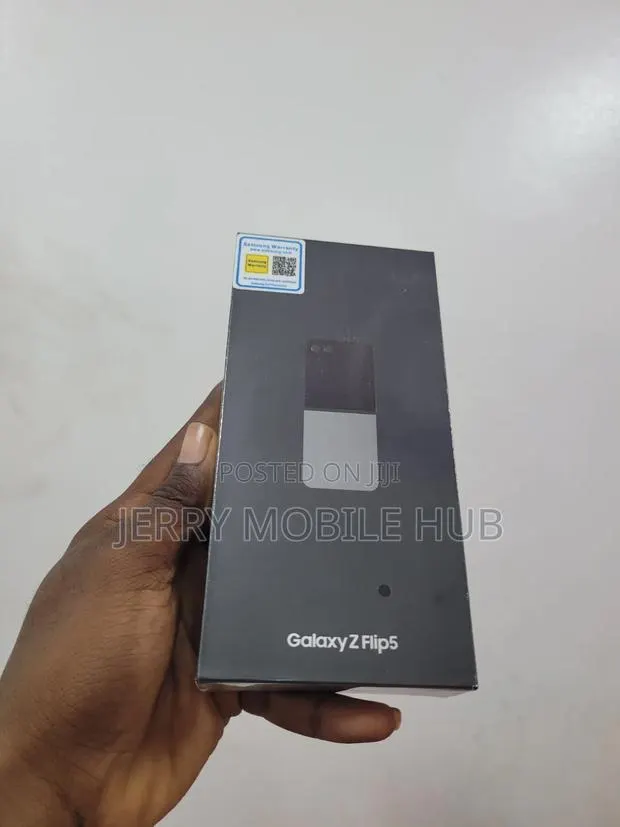 New Samsung Galaxy Z Flip 5 256 GB · Photo 1