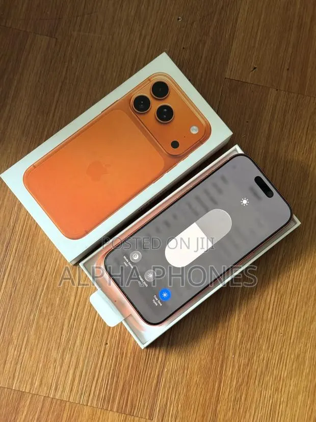 Apple iPhone 17 Pro Max 512 GB Orange · Photo 3