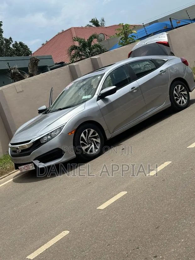 Honda Civic EX Sedan 2018 Silver · Photo 1