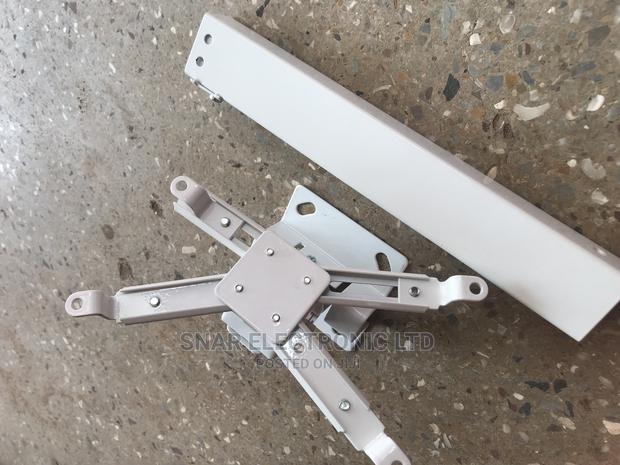 Universal Projector Mount