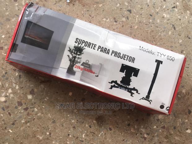 Universal Projector Mount · Photo 2