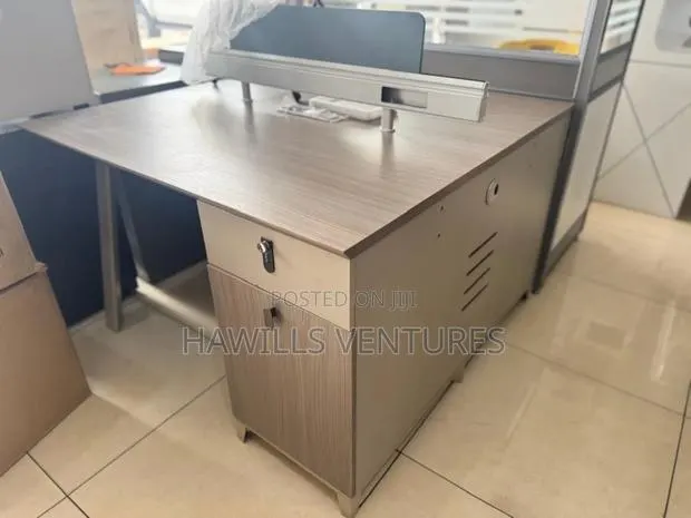 Two in One (2-1) Modern Office Workstation · Photo 1