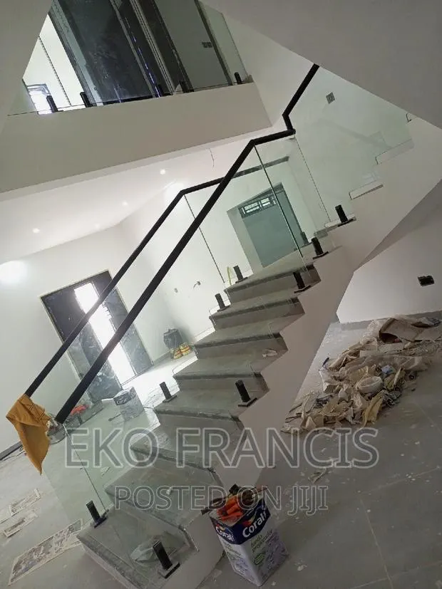 Staircase Glass Balustrade · Photo 1