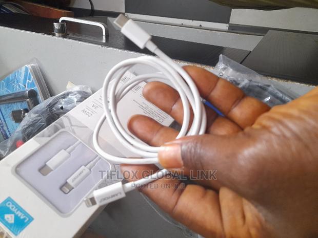 Type C to Lighting Cable · Photo 3
