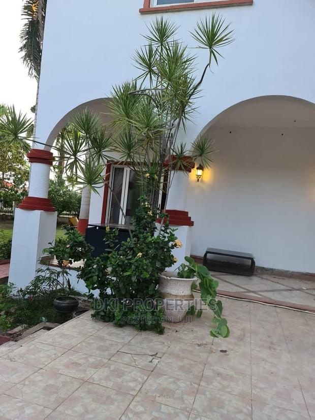 5bdrm House in Dki Properties, East Legon for Sale · Photo 2