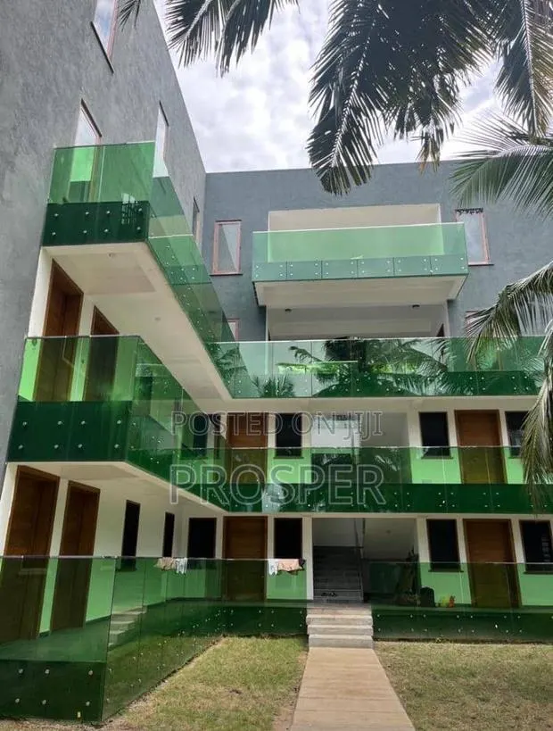 Frameless Shower Unit, Balustrades Office Front Etc · Photo 2