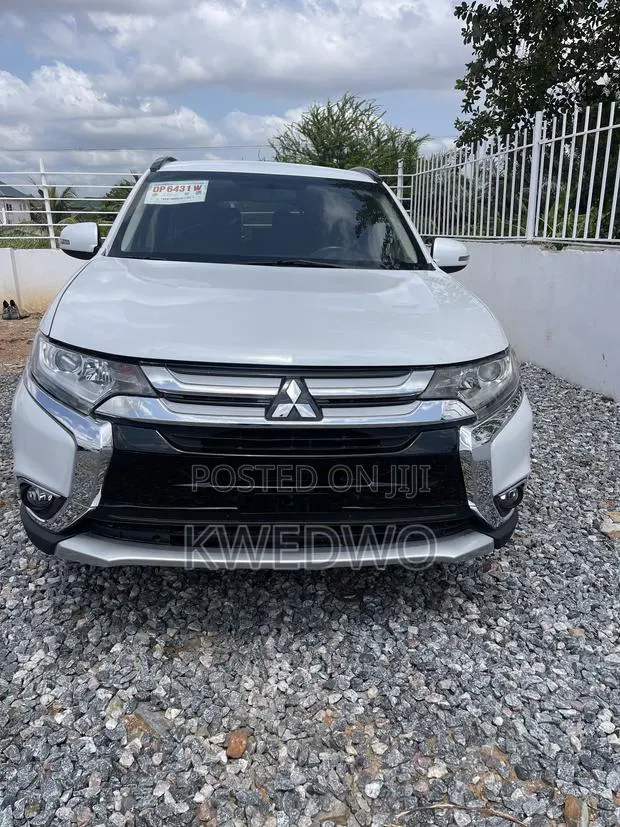 Mitsubishi Outlander SEL FWD 2016 White · Photo 1