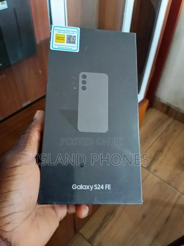 New Samsung Galaxy S24 FE 256 GB Black · Photo 1