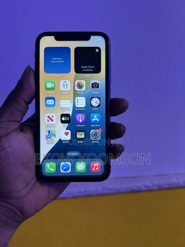 Apple iPhone 11 64 GB Black · Photo 1