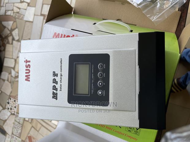 60A Must MPPT Controllers · Photo 1