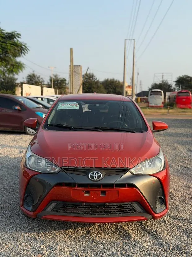 Toyota Yaris L Hatchback 5dr 2016 Red · Photo 1