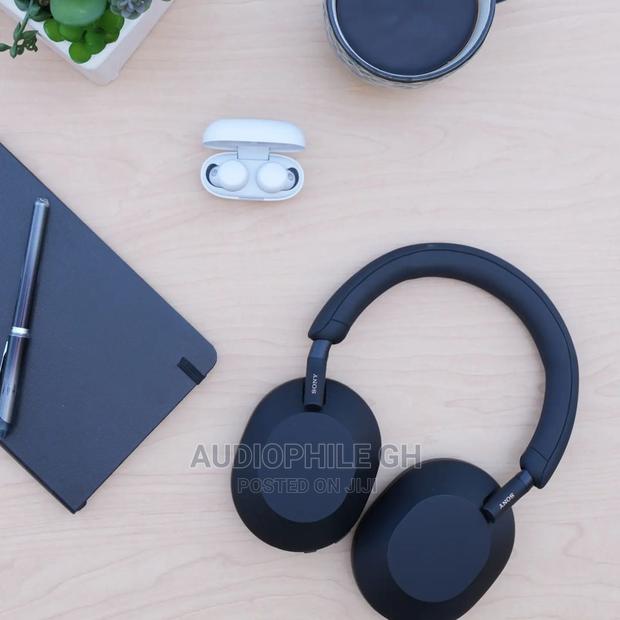 Sony Wh-1000xm5 Wireless Noise Canceling Headphones · Photo 4