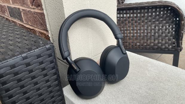 Sony Wh-1000xm5 Wireless Noise Canceling Headphones · Photo 2