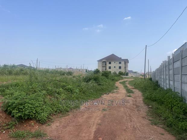 Litigation Free Plot of Land for Sale at the Back Lakesid · Photo 1