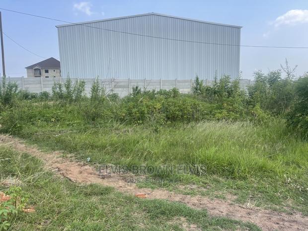 4 Plot of Land for Sale at Back of Lakeside Estate · Photo 1