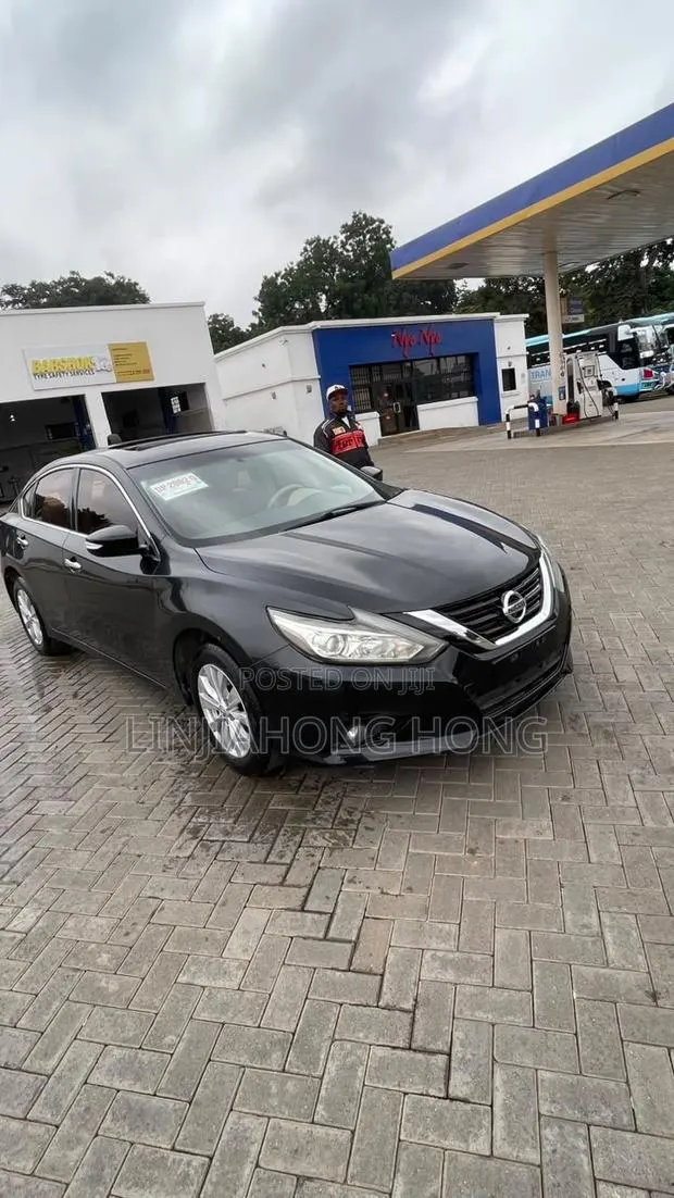 Nissan Altima 2017 Black · Photo 1