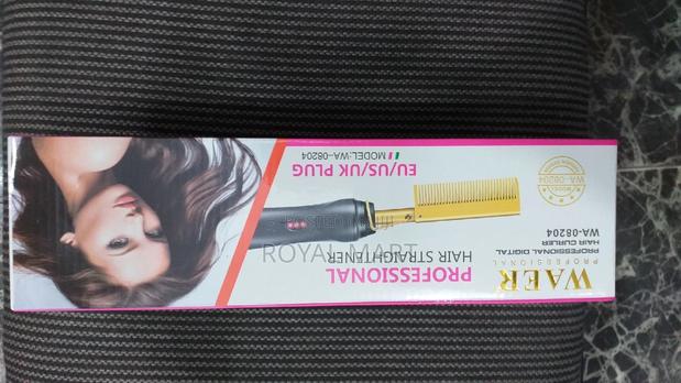 Wear Hot Comb With Straightener · Photo 3