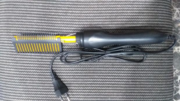 Wear Hot Comb With Straightener · Photo 1