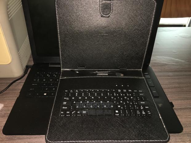 Tablet Keyboard Leather Case · Photo 3