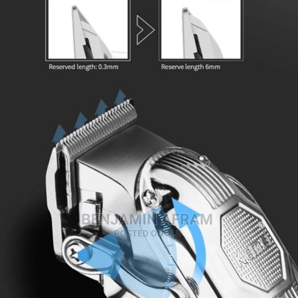 Rechargeable Digital Barbering Hair Clipper · Photo 3