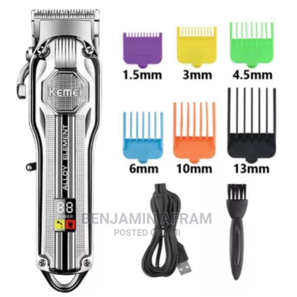 Rechargeable Digital Barbering Hair Clipper · Photo 1