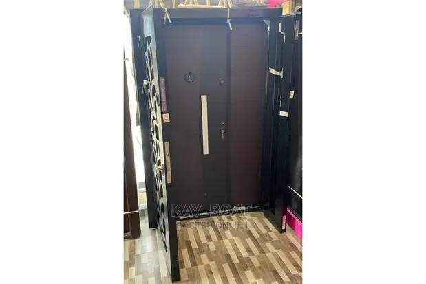 Classic Burglarproof Door With All Accessories · Photo 1