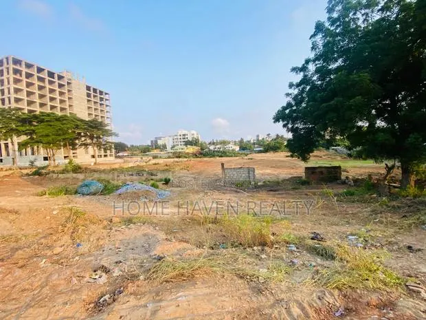 Roadside 1.34 ACRE Land for Sale at Dzorwulu/Airport · Photo 1