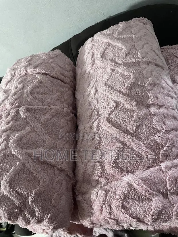 Throw Blanket With 2 Pillowcases Very Affordable · Photo 1