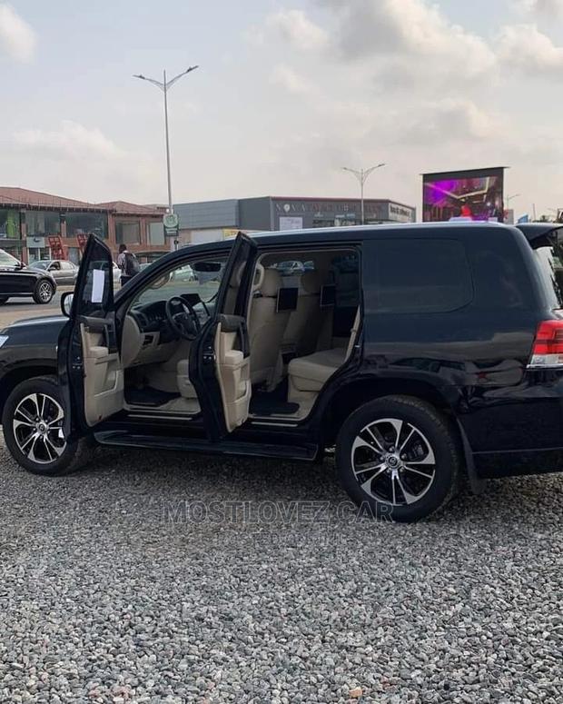 Car Rentals Rent a Toyota Land-Cruisers V8 for Business Trip · Photo 2