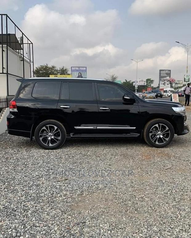 Car Rentals Rent a Toyota Land-Cruisers V8 for Business Trip · Photo 1