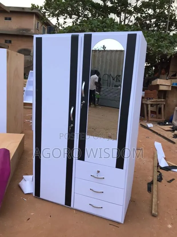 Available Double Wardrobe · Photo 1