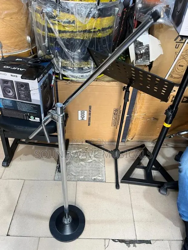 Round Bass Microphone Stand · Photo 1