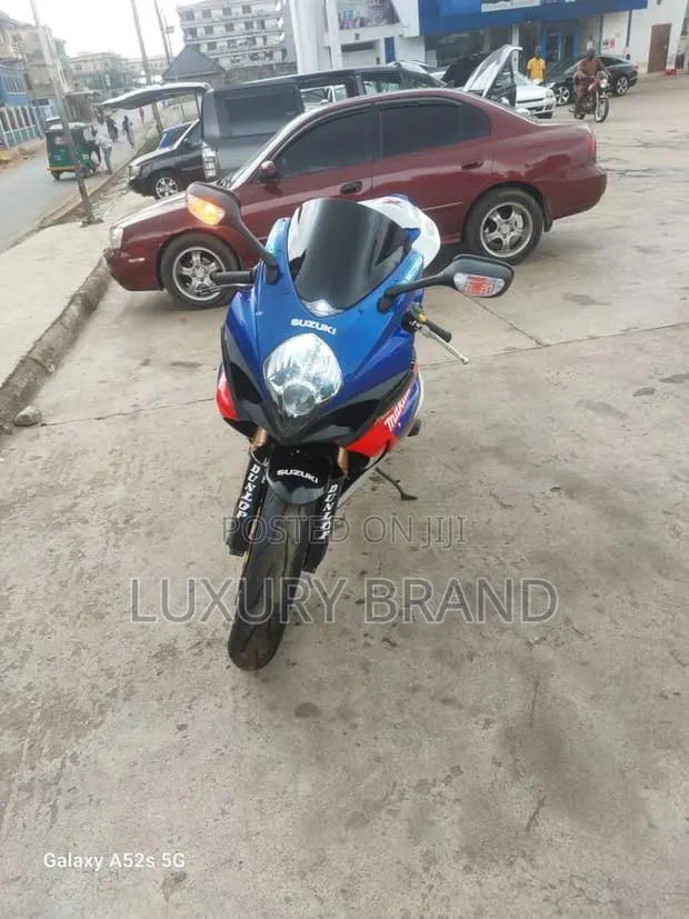 Suzuki GSX-R 2018 Blue · Photo 1