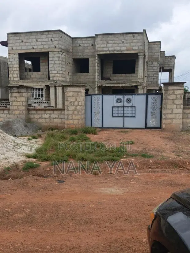 13bdrm Duplex in Apromase-, Kumasi Metropolitan for sale · Photo 1