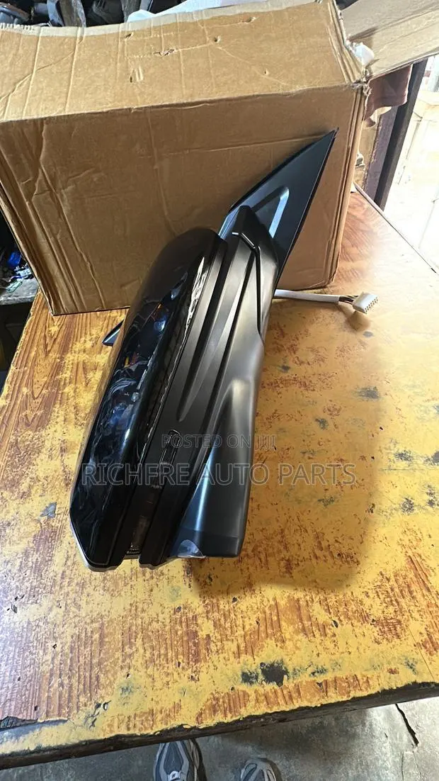 Honda Civic 2016 2017 2018 2019 Side Mirror Light and Camera · Photo 1