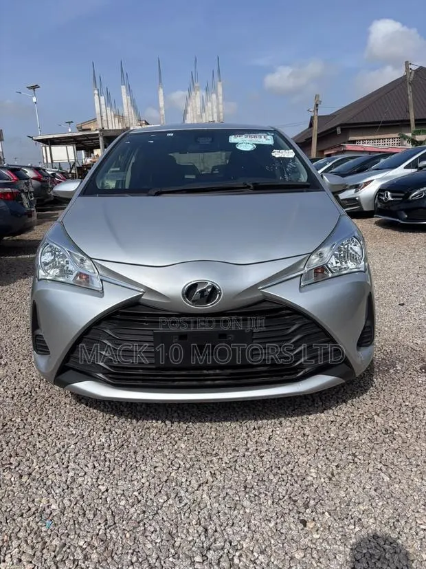 Toyota Vitz 1.5 FWD 3dr 2017 Silver · Photo 1