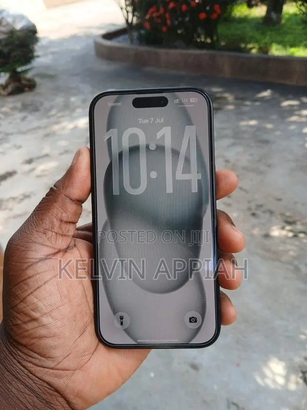 Apple iPhone 15 128 GB Black · Photo 1