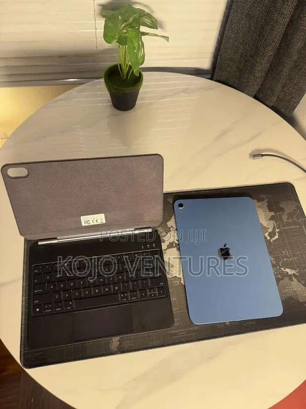 Apple iPad (2025) 128 GB Blue · Photo 1
