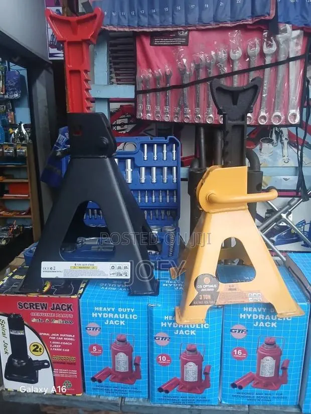 Jack Stand Both Big and Small Available · Photo 1